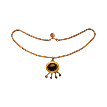 Gold and agate jewelry piece, 5.4 x 2.1 cm, Roman period. Small ornament with gemstone inlays. Syria. National Museum of Damascus, inv. 6014-13224.